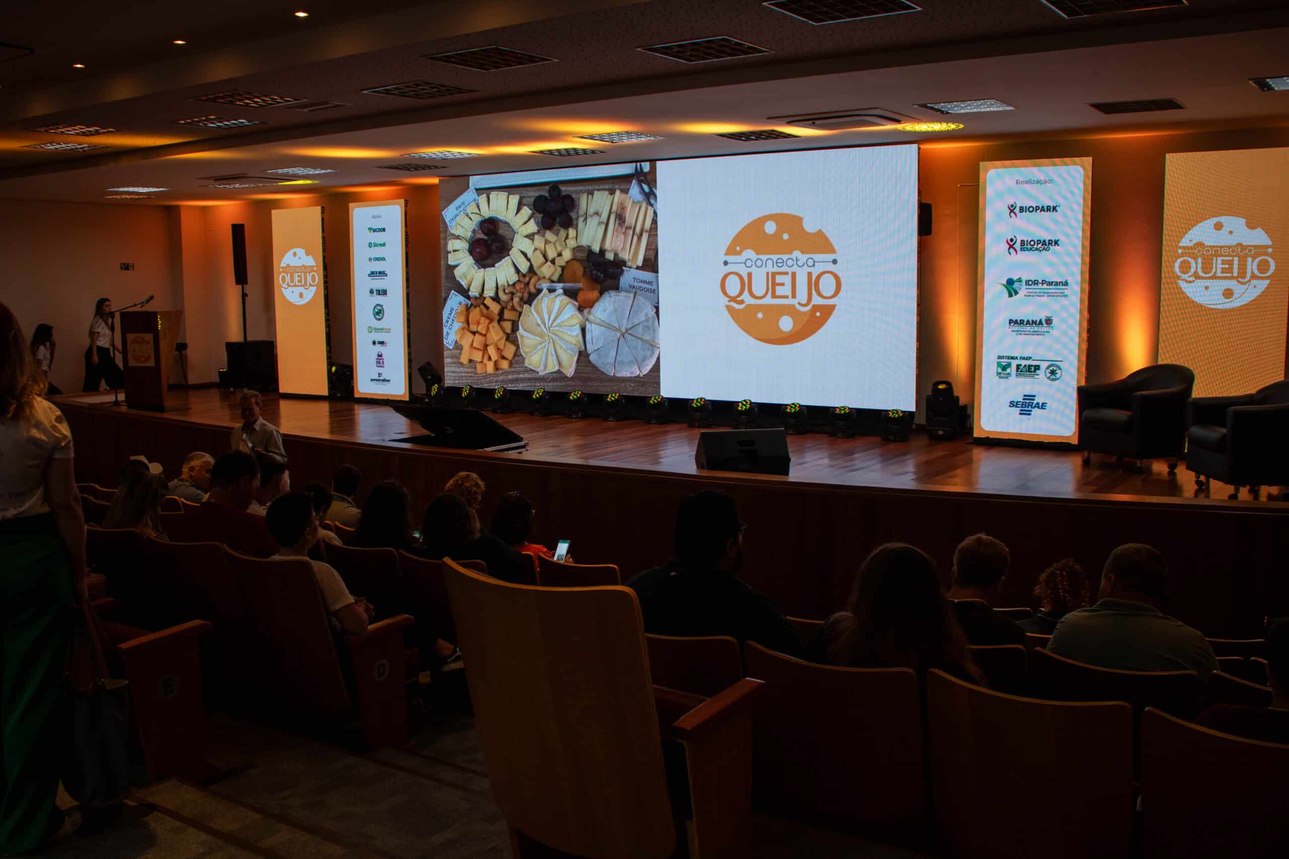 Os mais de 230 participantes compartilharam conhecimentos, tecnologias, insights e experiências para a produção queijeira e sobre o mercado do queijo.